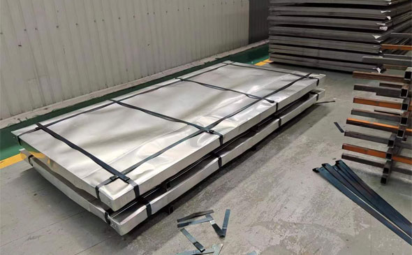 117 tons of hot rolled steel sheets are being packed